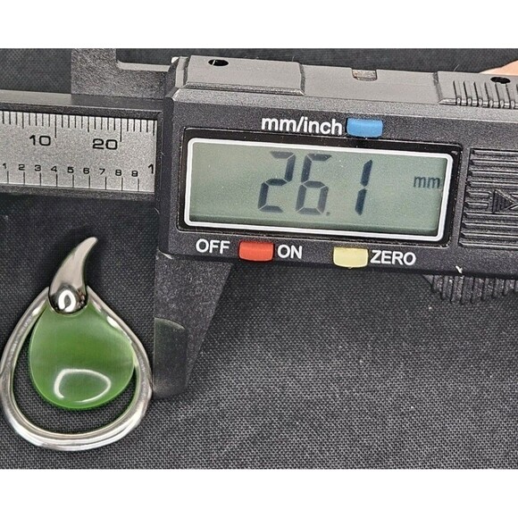 Sterling Silver Green Cats Eye Pendant And Stud Earring Set - Picture 6 of 7